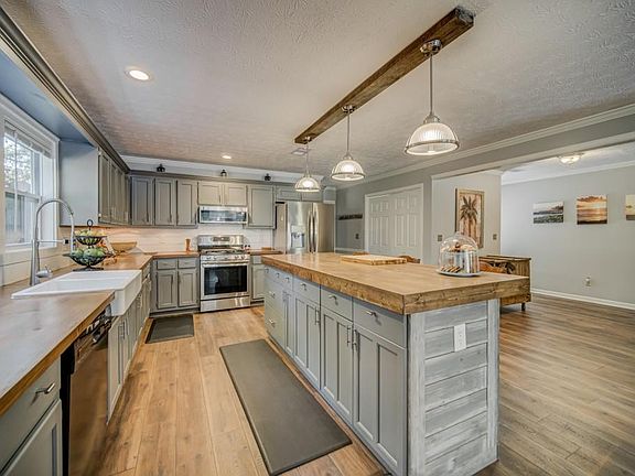 5th image of 2295 Huntington Dr