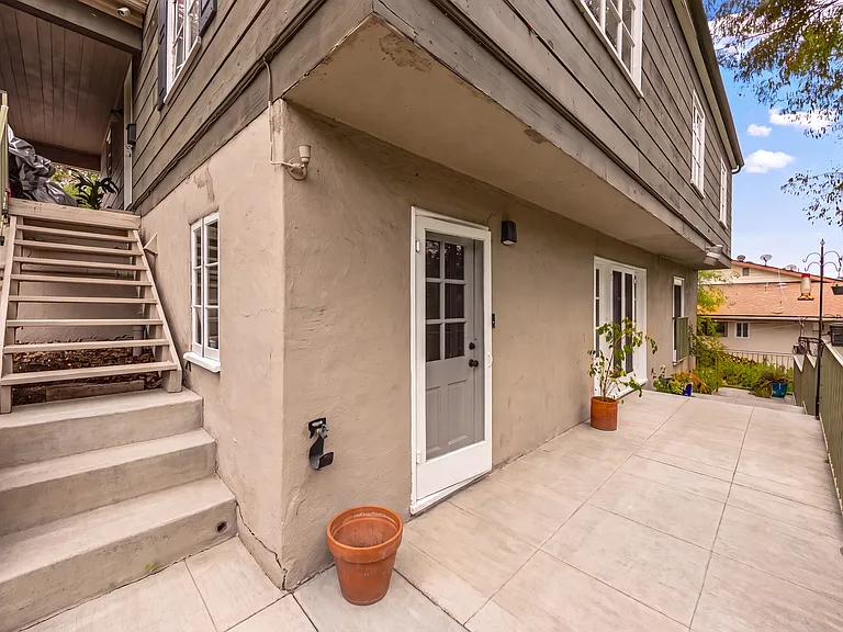 1400 Frances Ave #A — Photo 2