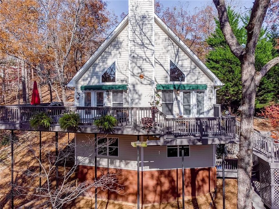 Image 1: Mountain Chalet Sits on Wooded Double Lot