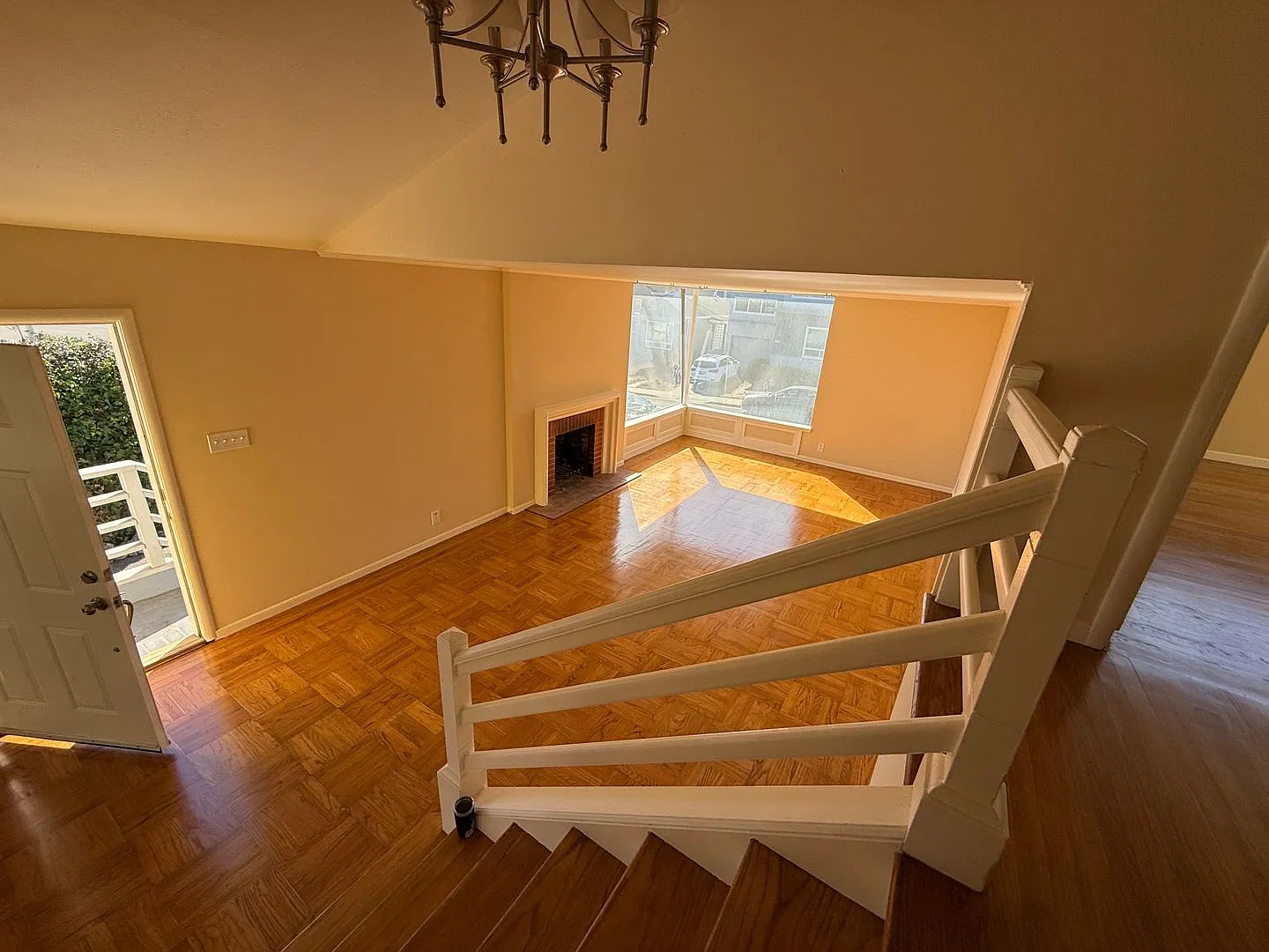 Spacious Westlake Home — Photo 3