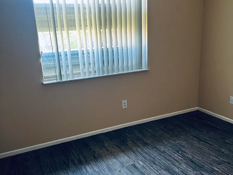 182 NE Jettie Ter — Photo 13