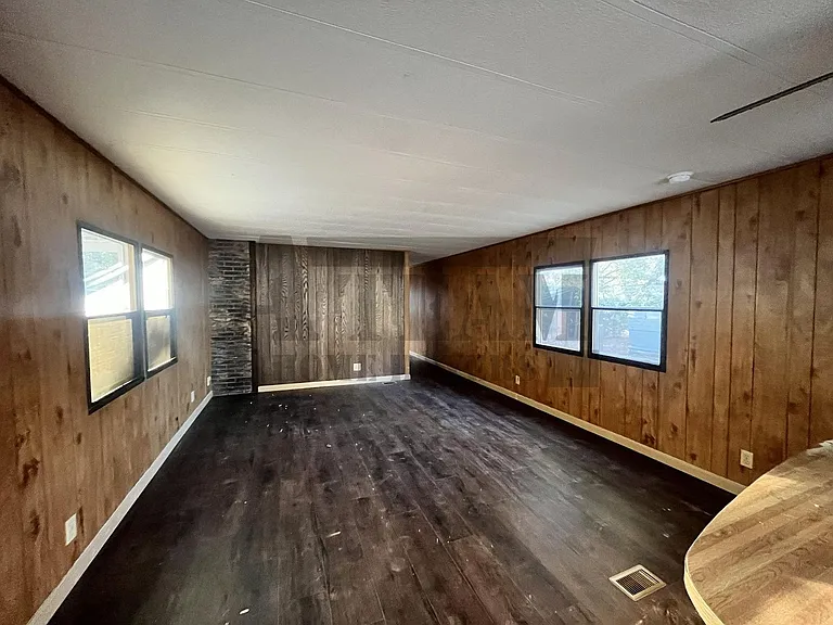 135 Oxbow St — Photo 7