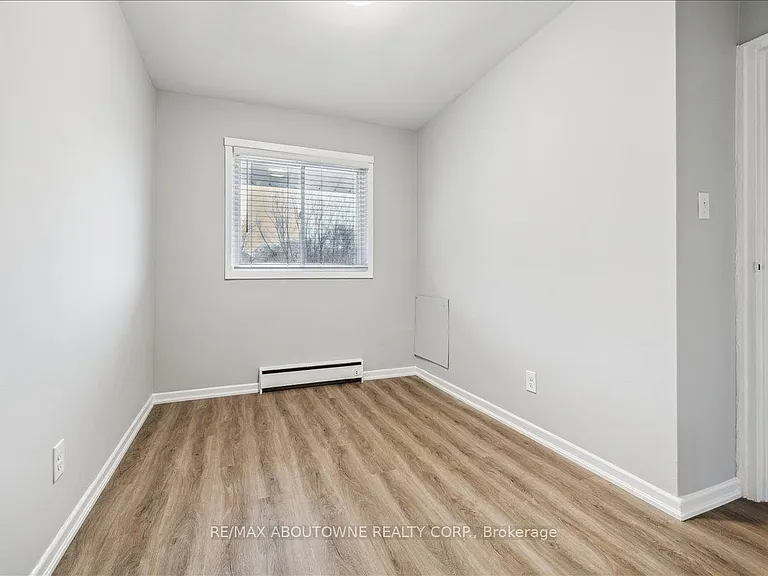2350 Queensway Dr #3 — Photo 23