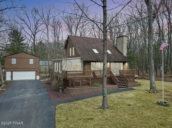 11 7th St, Hawley, PA 18428