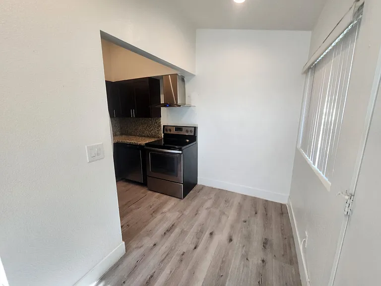 211 S 13th St #6 — Photo 5