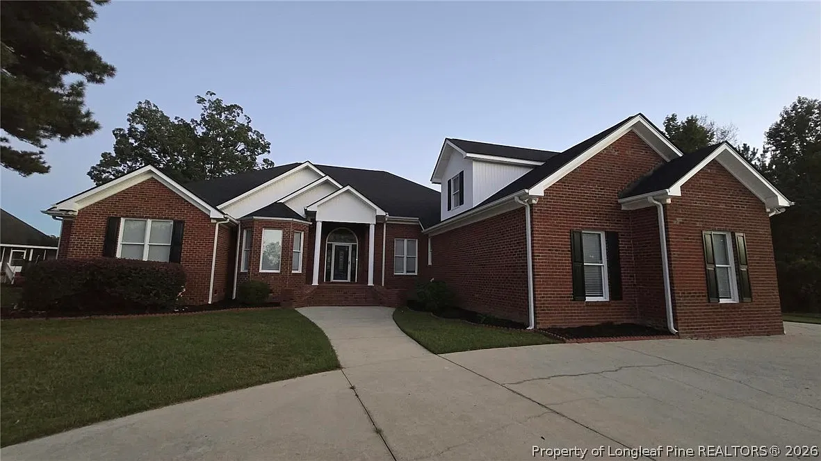 5 bed, 4.5 bath, 2912 sqft, $2,800 — Photo 3