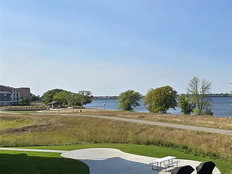 715 Lake Shore Dr NE #106 — Photo 9