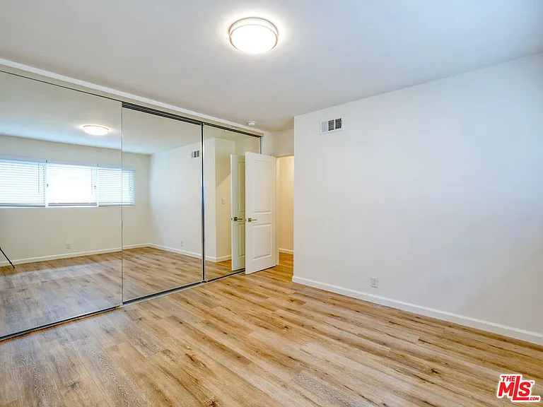 337 N Oakhurst Dr #6 — Photo 13