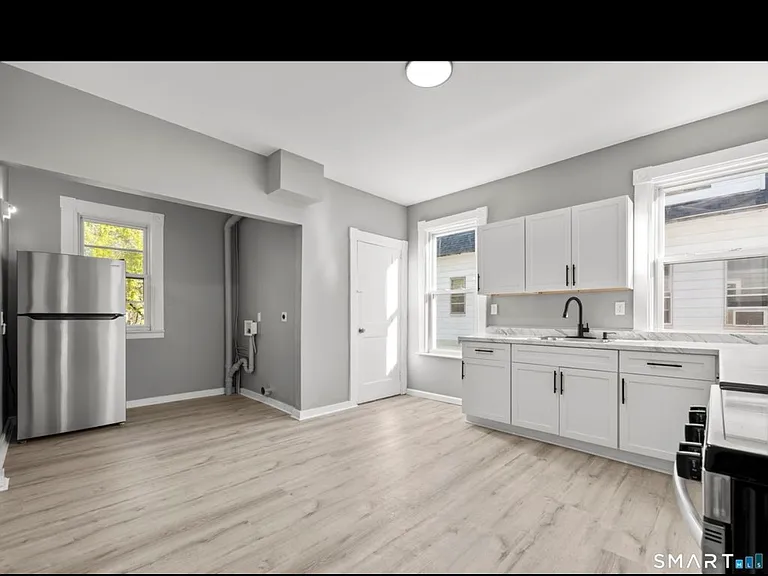 362-364 Sigourney St #2 — Photo 2