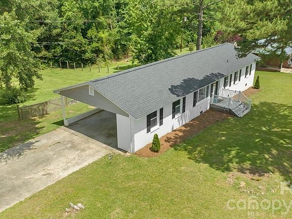 4th image of 2294 Country Club Dr