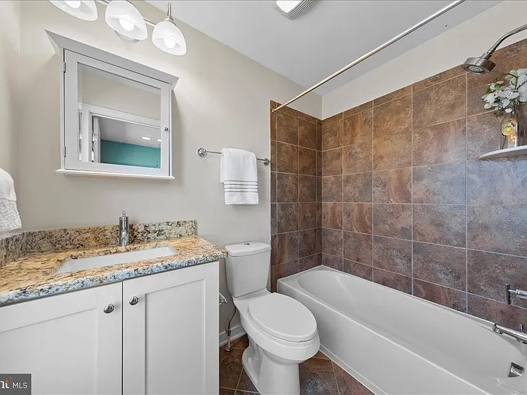 2916 Penny Ln — Photo 41