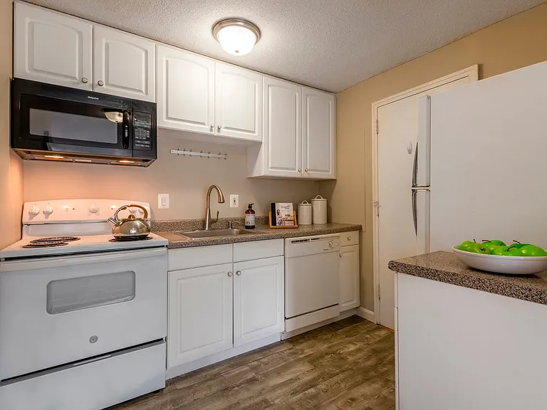 Kitchen Crimson Court
