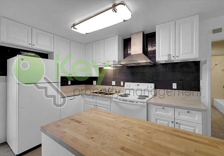 6201 Paris St #4 — Photo 4