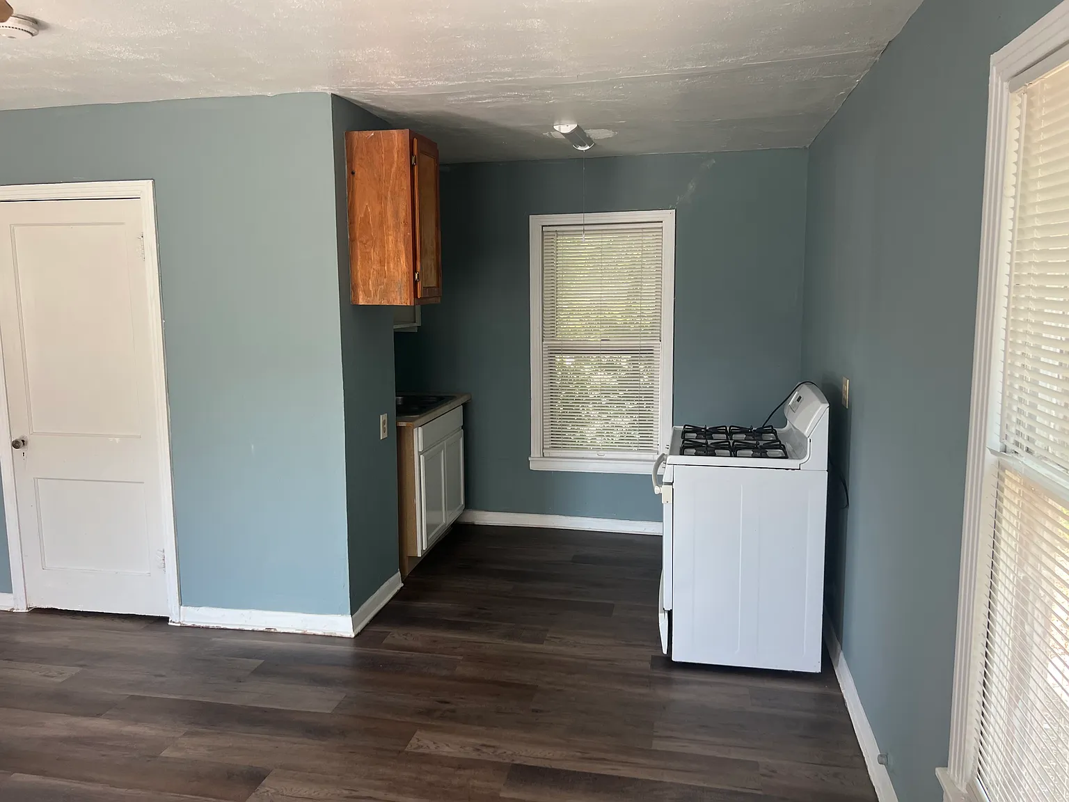 2523 S Pine St — Photo 4