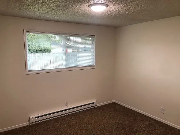Three Bedroom Duplex in South East Salem — Photo 9