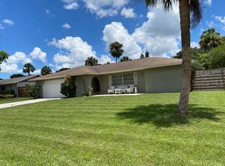3653 Pin Oaks St, Sarasota, FL 34232