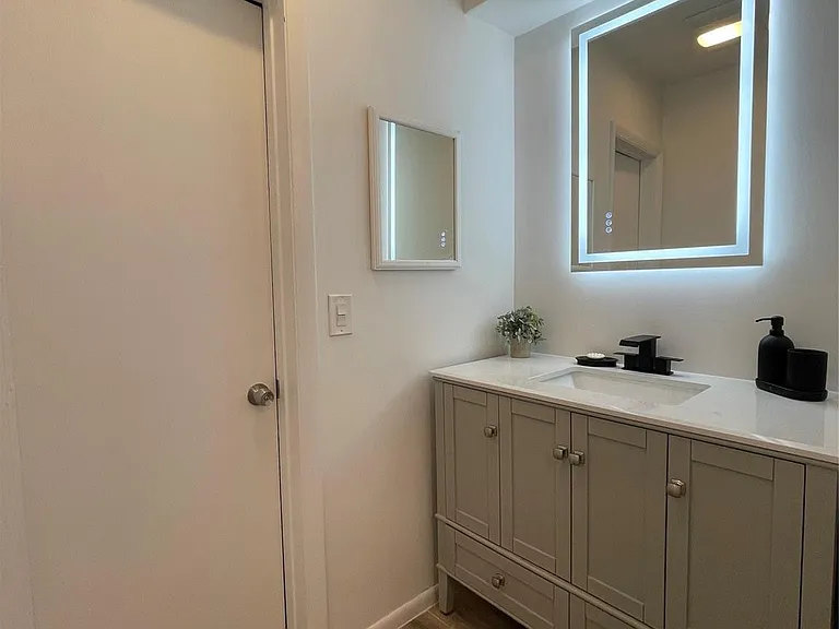 2708 NE 14th Street Cswy #2 — Photo 53