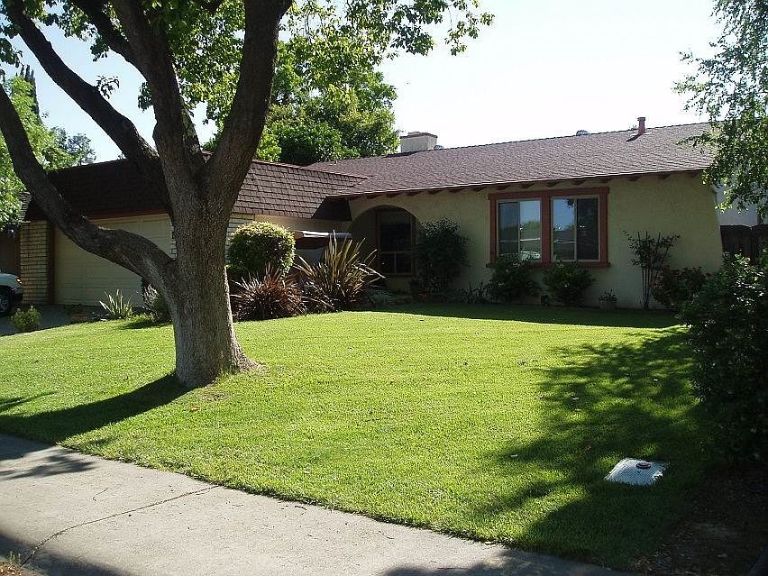 Quiet neighborhood home in Zamora School District!