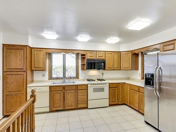 4th image of 9412 Bataan St NE