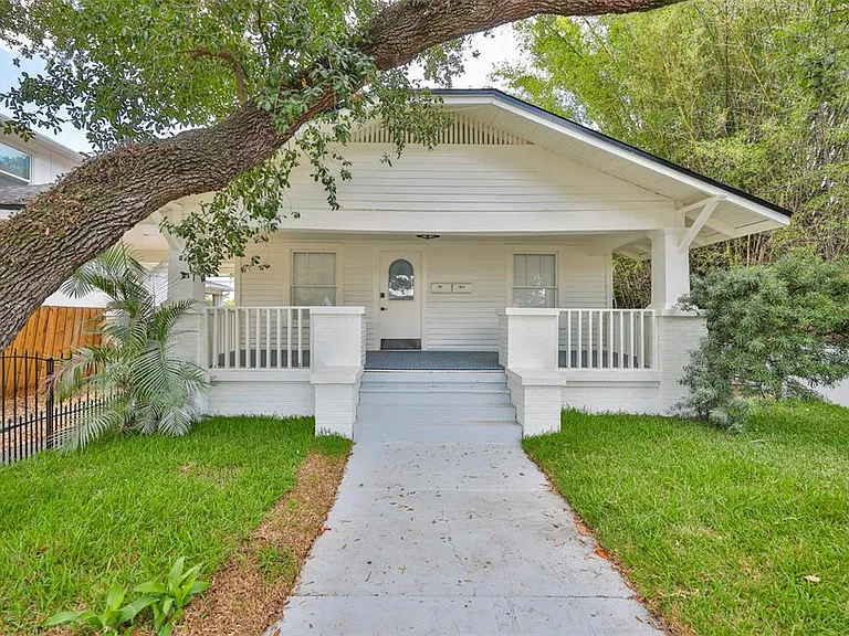 902 W Columbus Dr — Photo 5