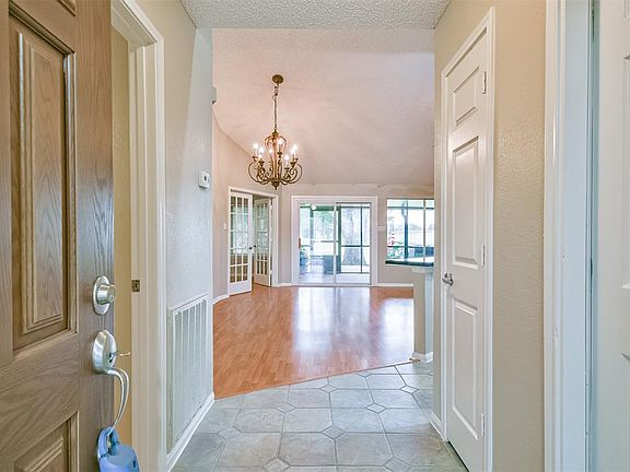 4th image of 638 W Country Grove Cir