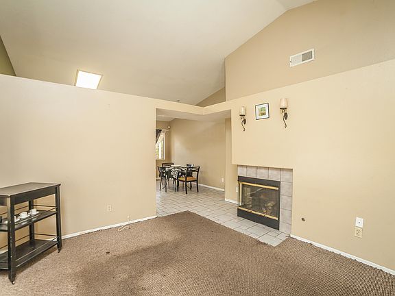 4th image of 15395 Sandhurst St