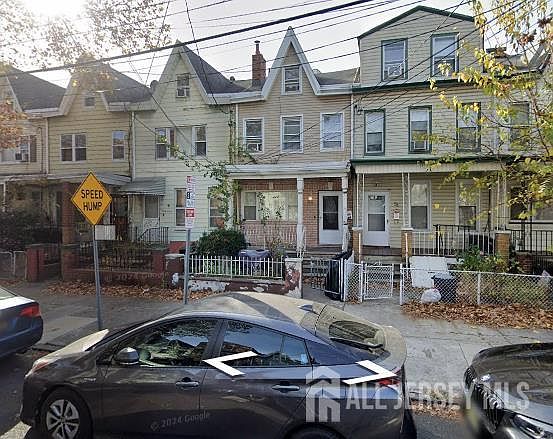 1st image of 49 Court House Pl