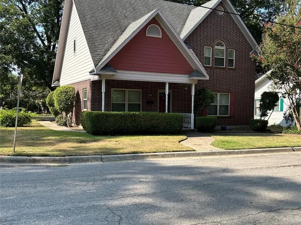 226 Gordon St, Gainesville, TX 76240