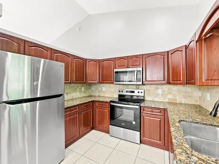 3102 SW Cathedral St — Photo 13