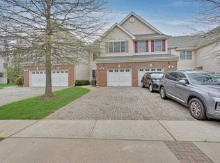 10 Smock Ct, Manalapan, NJ 07726
