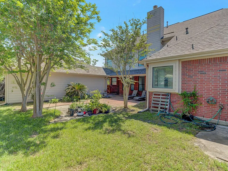 301 Winding Oak Ln S — Photo 30