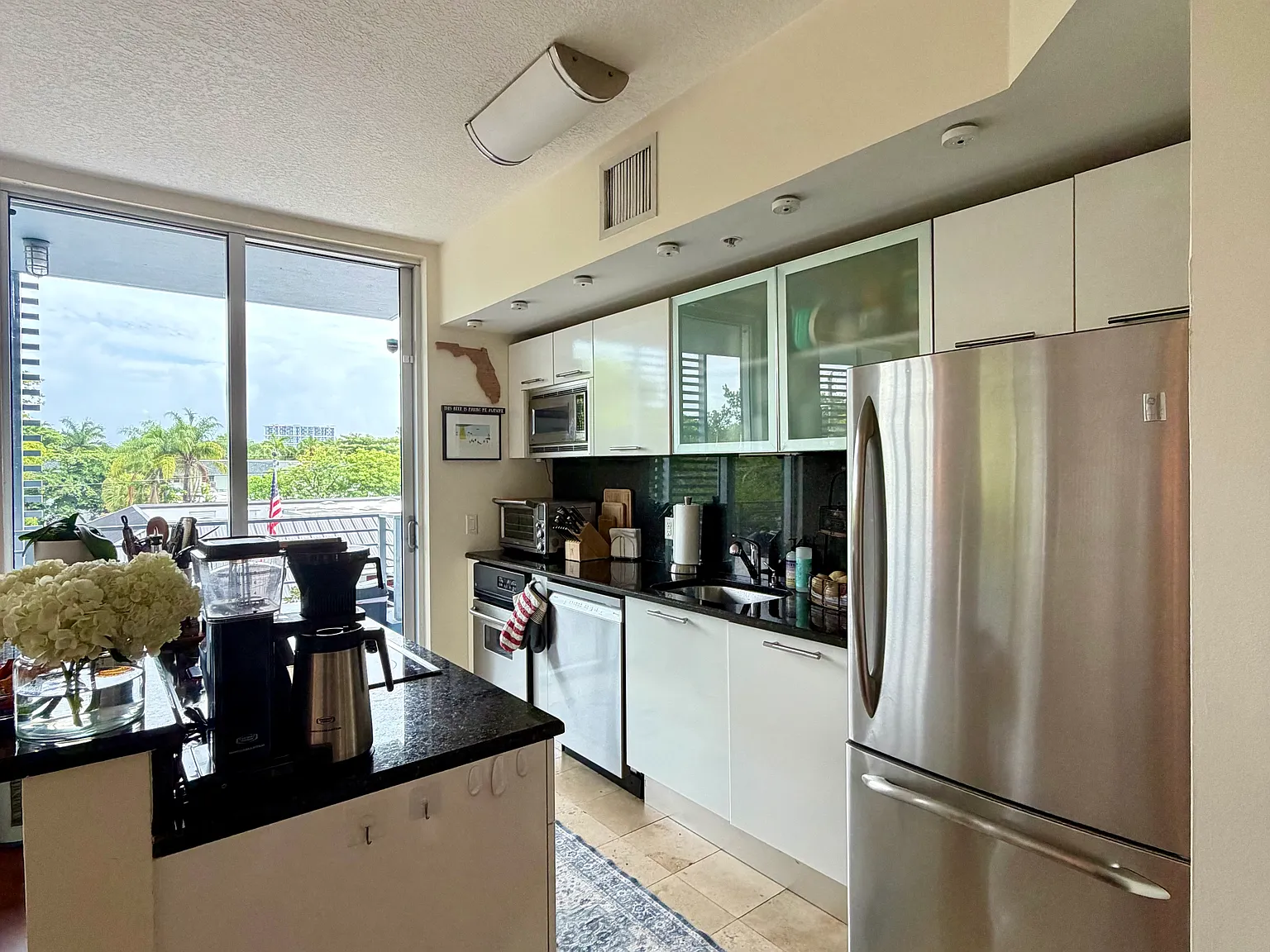 2 bed, 2.5 bath, 1053 sqft, $5,899 — Photo 2