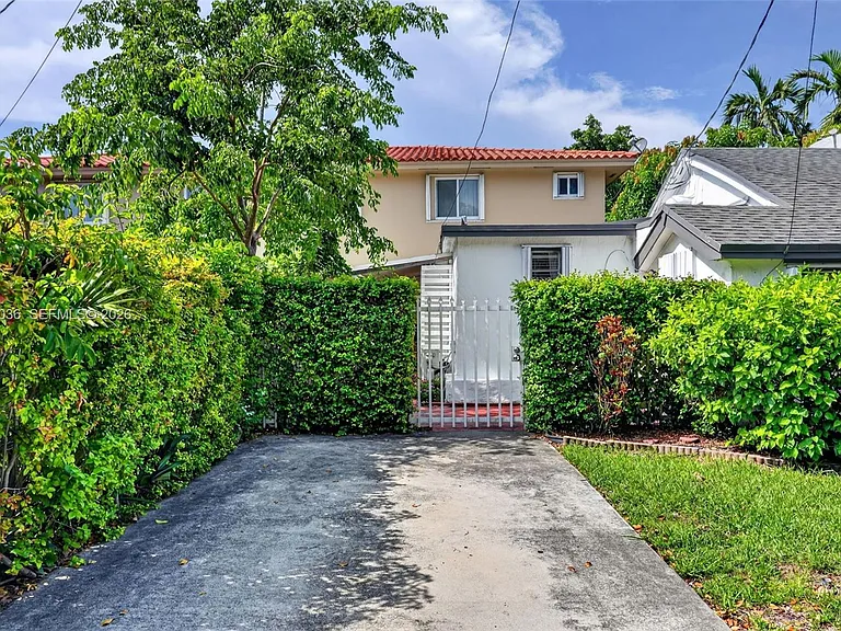 3375 SW 29th Ter #B — Photo 1