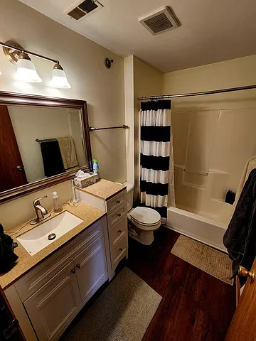 3377 N Oakland Ave — Photo 4