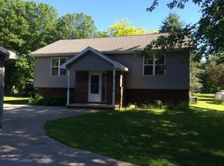 E6546 Pin Oak Rd, Manawa, WI 54949