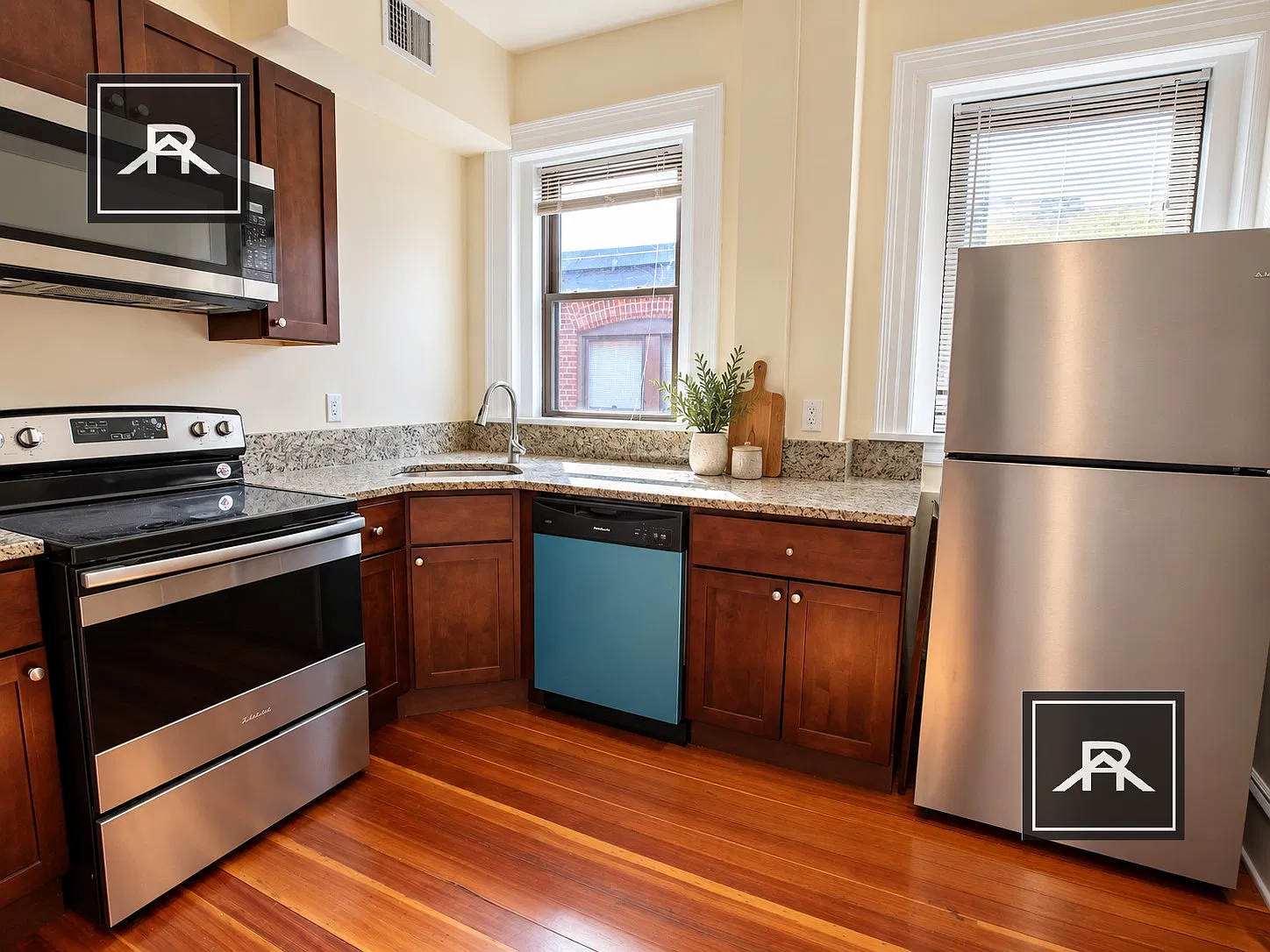 2 bed, 1.0 bath, $3,200 — Photo 2