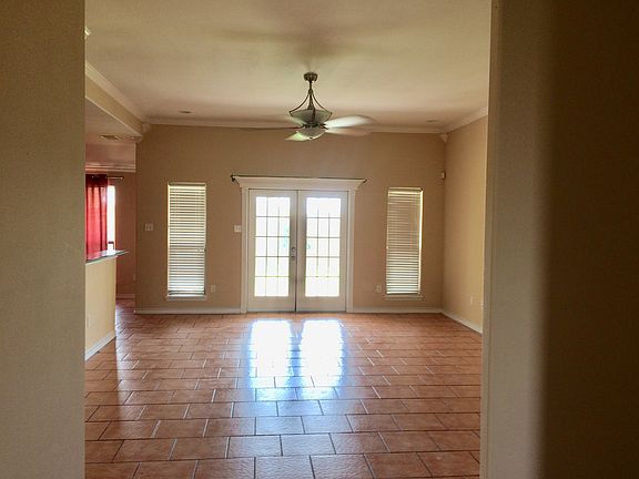 Living form foyer