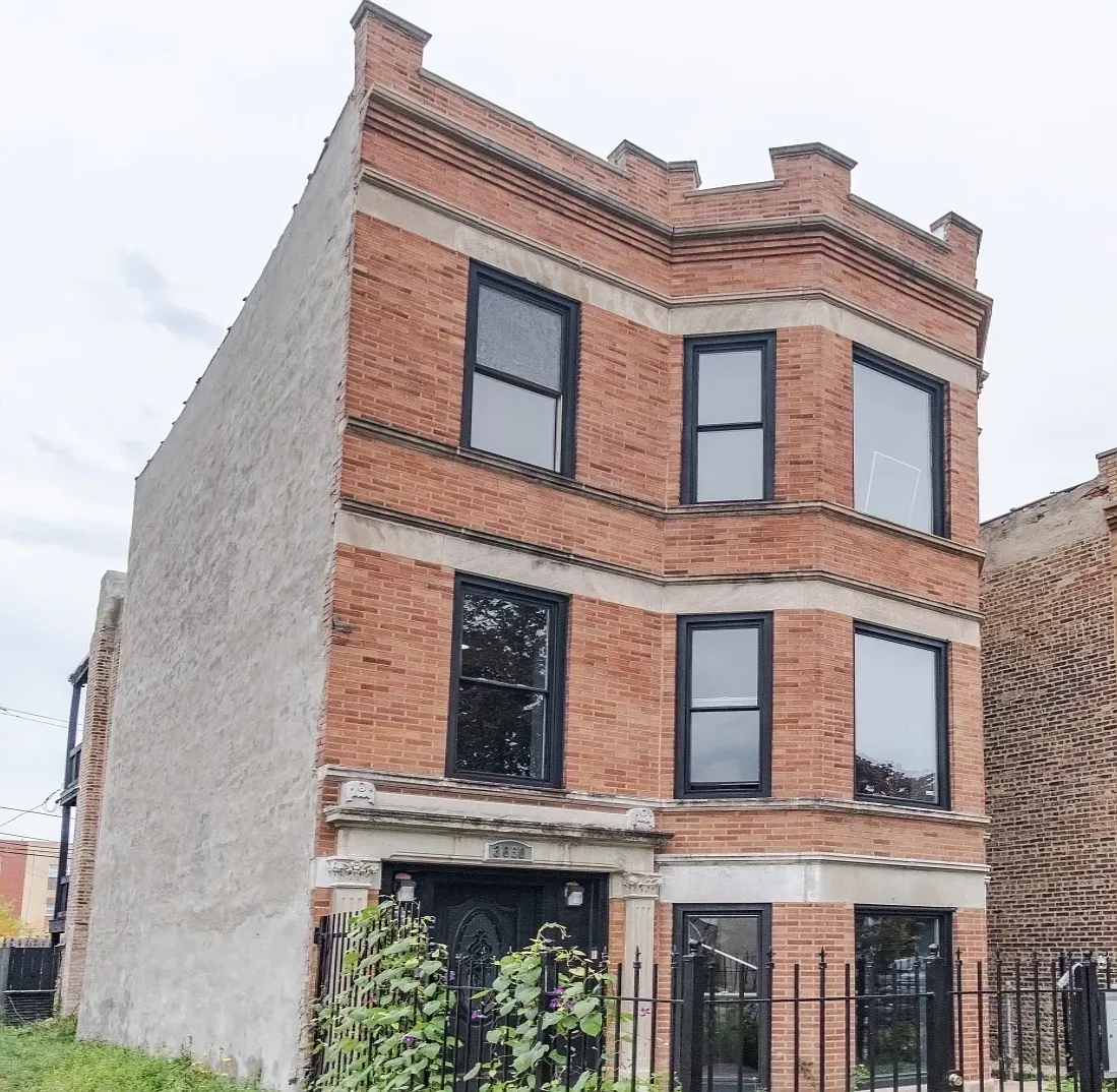 3660 W Grenshaw St Apt 3 — Photo 1