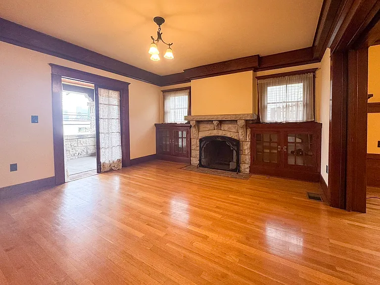 1123 Marion Ave — Photo 10
