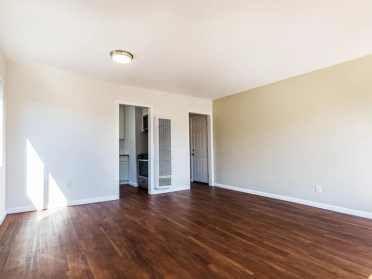 306 Dahlia Ave — Photo 4