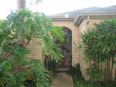 1st image of 809 Parkview Cir