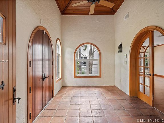 4th image of 2508 Madrid St
