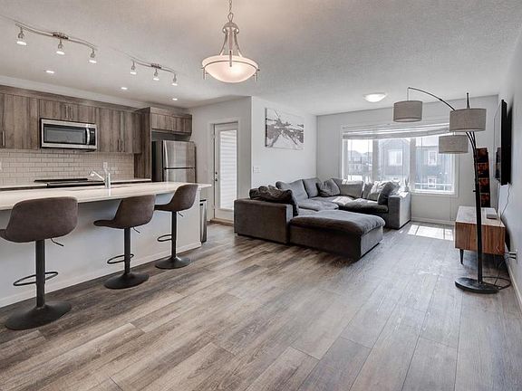 4th image of 51 E Cityscape Row NE