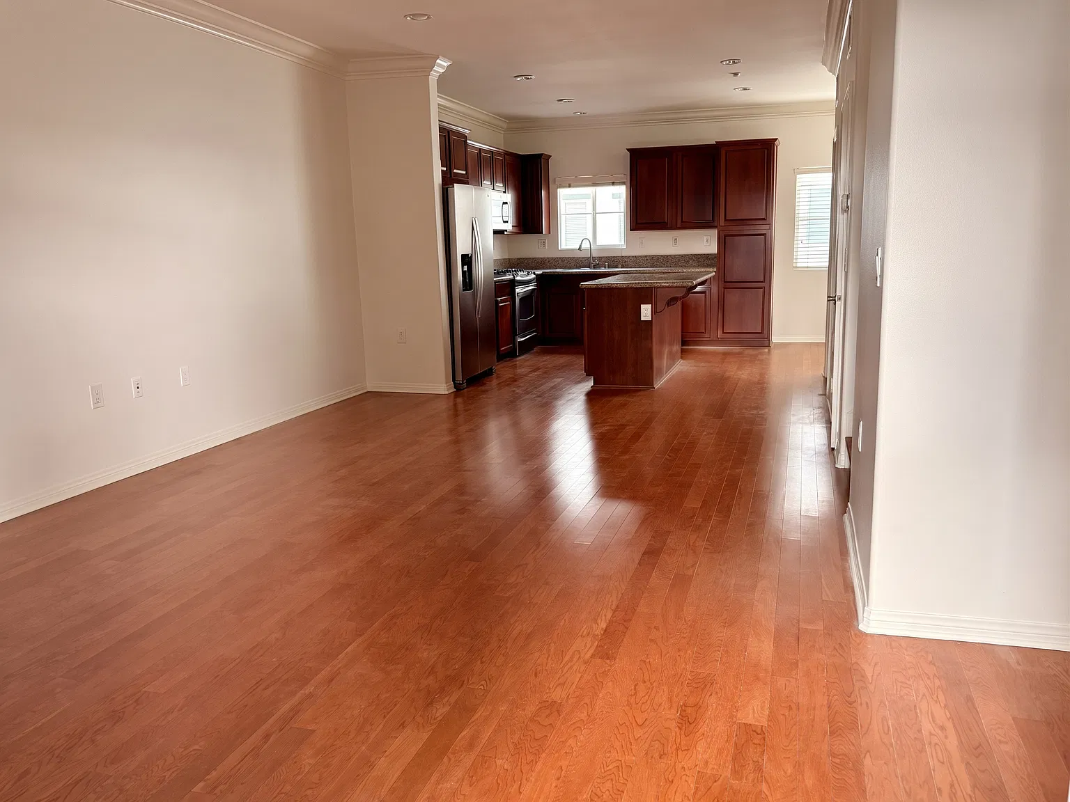 3 bed, 2.5 bath, 1280 sqft, $3,700 — Photo 4