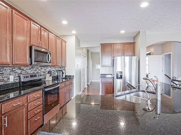 5th image of 16649 Holly Oak Dr