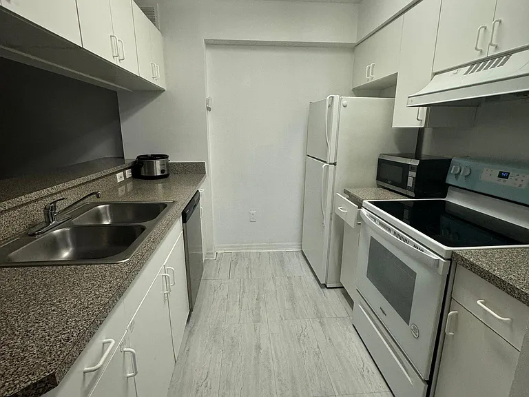 460 S Park Rd #6304 — Photo 17