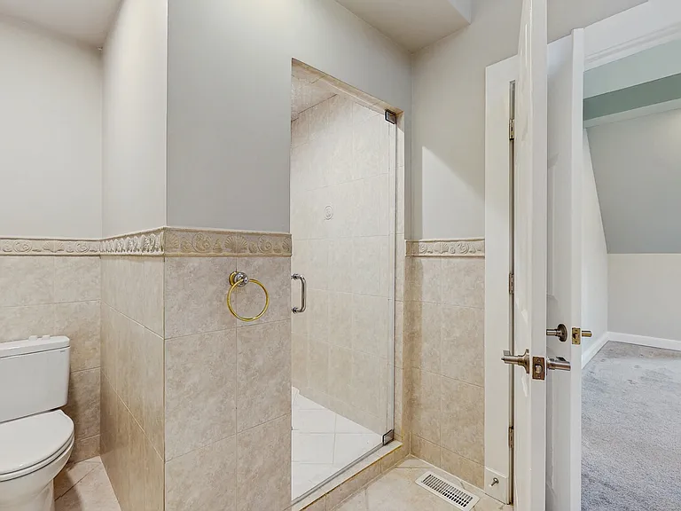 1838 N Windsor Dr — Photo 12