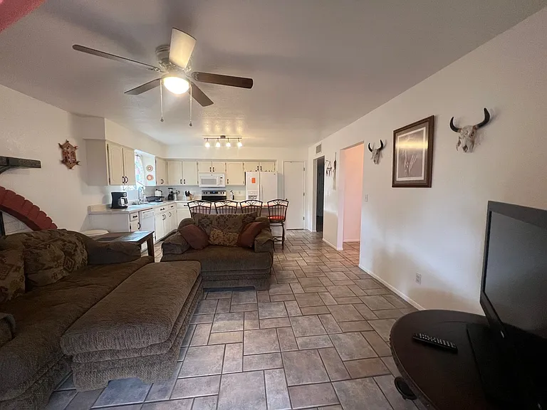 501 E Suffolk Dr — Photo 8