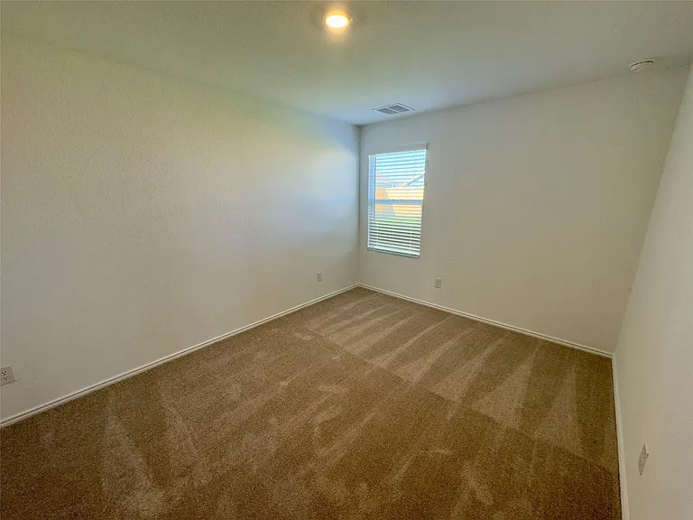 2210 Cyclone Dr — Photo 11