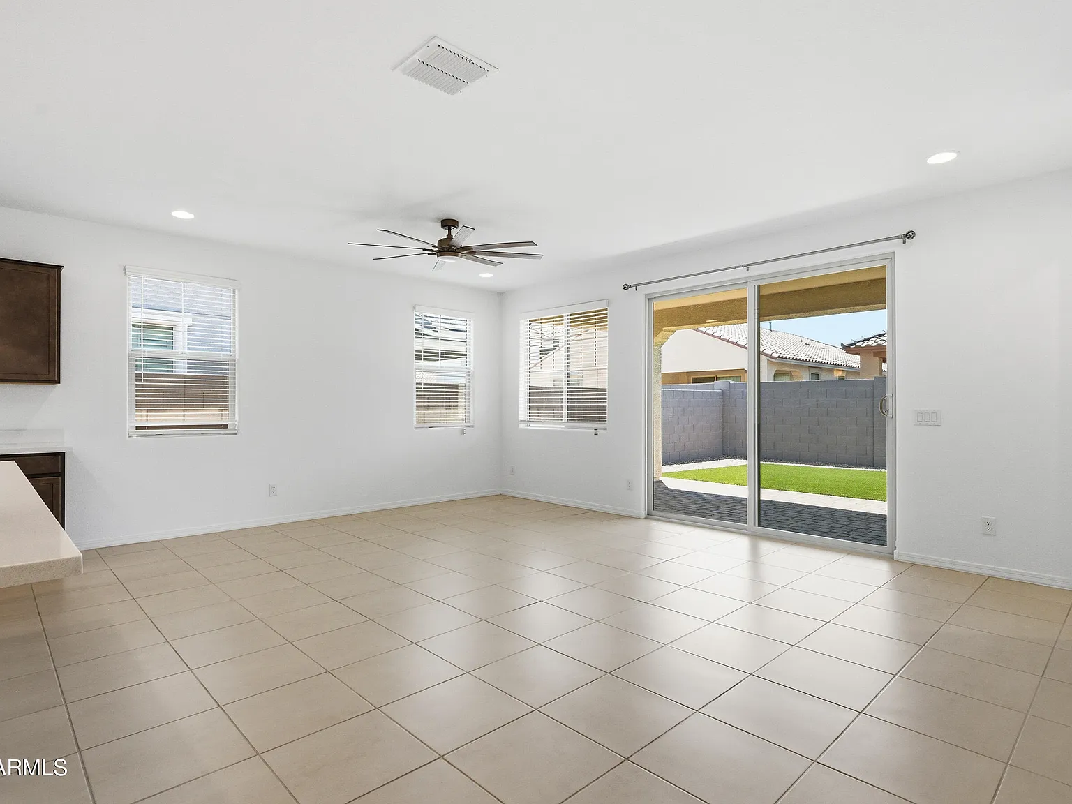 4 bed, 3.0 bath, 2204 sqft, $2,600 — Photo 4